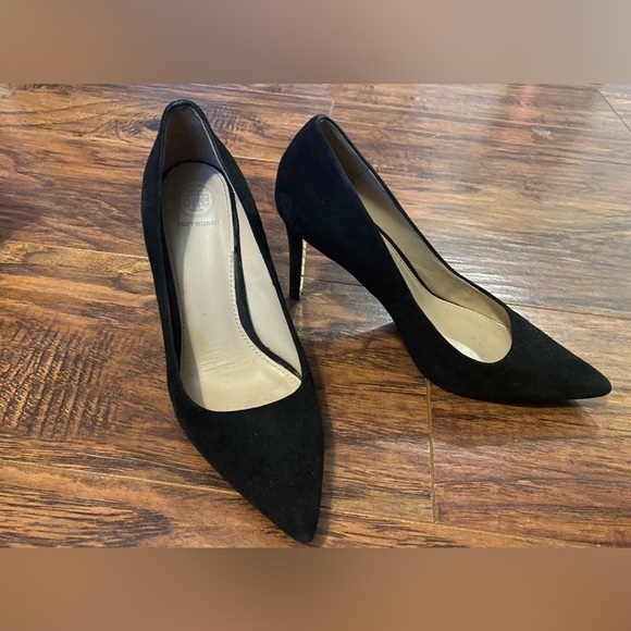 Tory Burch Shoes - Tory Burch suede pumps